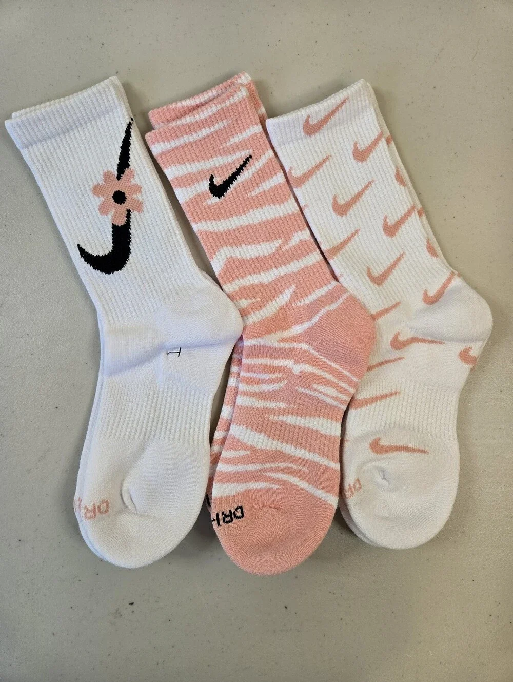 NWoT Nike 3-Pack Pink & White Crew Socks Medium 6-10
